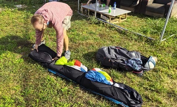 How to Pack a Paraglider Wing Perfectly: The Concertina Bag Guide 1 paraglider concertina bag