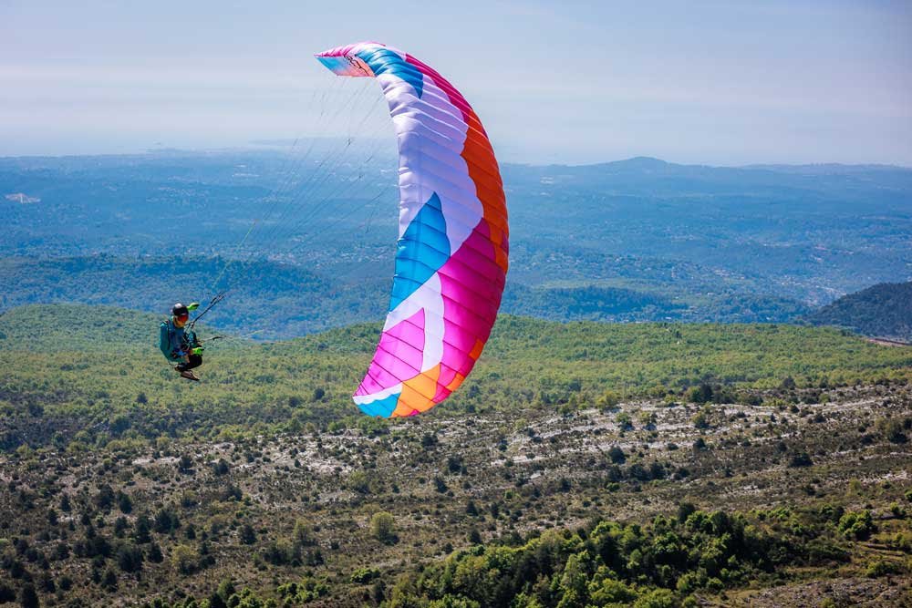 BGD Kiss 2: an ultralight mountain wing with a built-in parakite mode 1